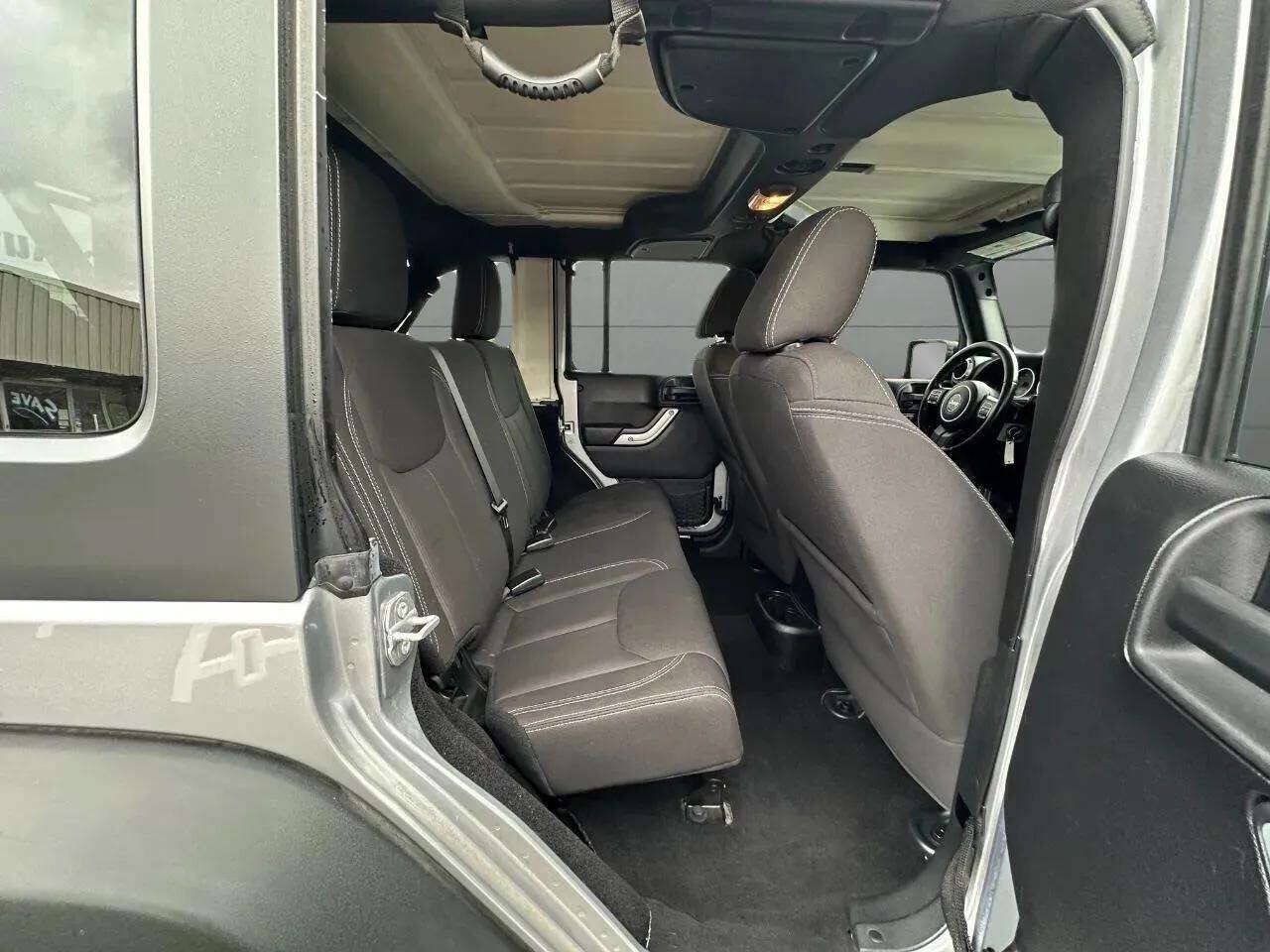 Used 2015 Jeep Wrangler Unlimited Rubicon w/ Dual Top Group AWD/4WD image 41