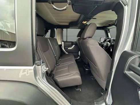 Used 2015 Jeep Wrangler Unlimited Rubicon w/ Dual Top Group AWD/4WD image 41