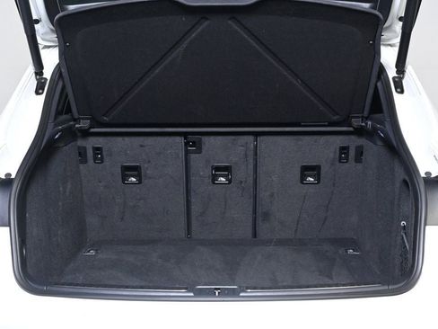 Certified 2022 Porsche Macan AWD/4WD image 25