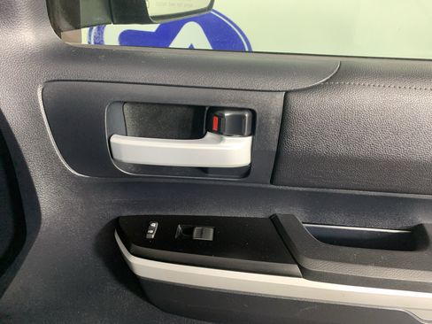 Used 2018 Toyota Tundra SR5 w/ SR5 Upgrade Package image 38