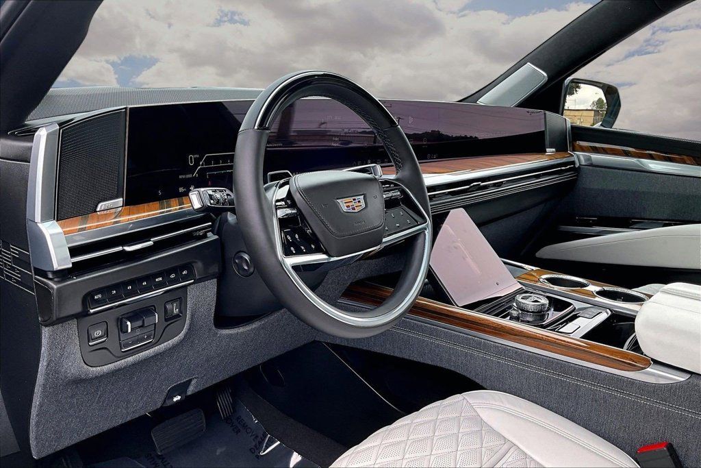 Certified 2025 Cadillac Escalade Sport Platinum AWD/4WD image 17