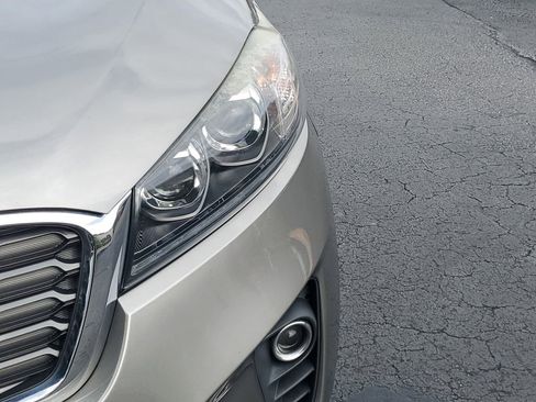 Used 2019 Kia Sorento EX image 9