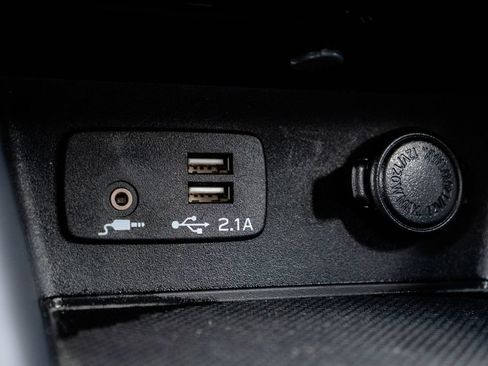 Used 2023 Subaru Forester Premium AWD/4WD image 31