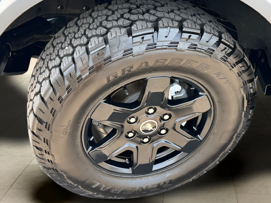 Used 2025 Ford Bronco Outer Banks AWD/4WD image 12