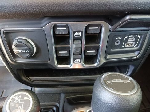 Used 2025 Jeep Gladiator Sport AWD/4WD image 25
