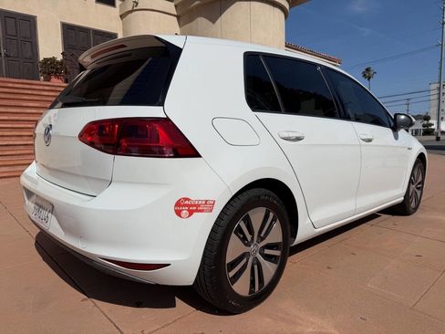 Used 2016 Volkswagen e-Golf SE w/ DC Fast Charging Package image 4