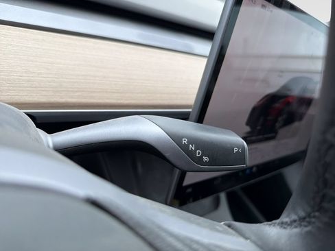 Used 2024 Tesla Model Y 2WD image 15