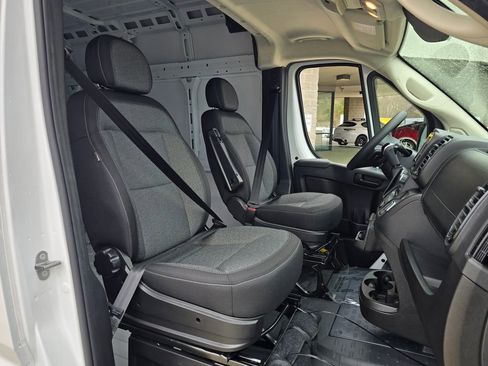 Used 2025 RAM ProMaster 2500 w/ Convenience Group image 32