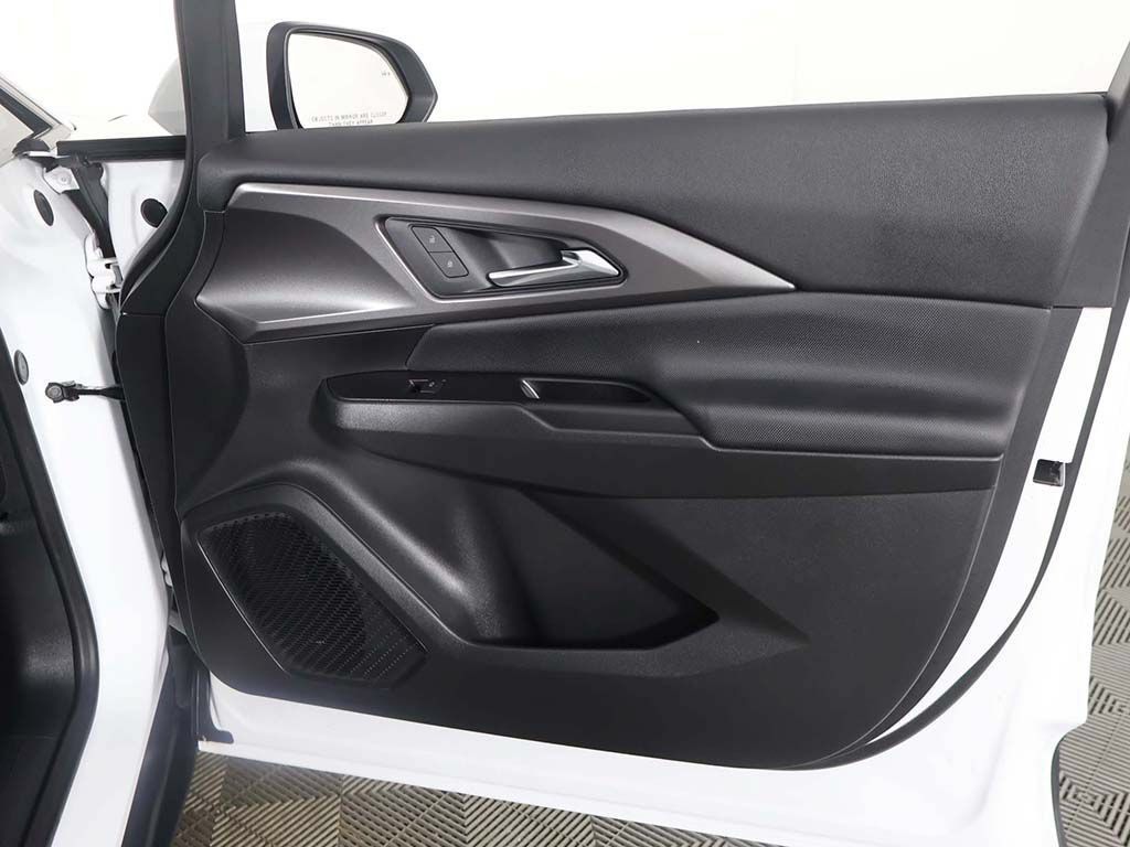 Used 2025 Chevrolet Equinox EV LT FWD image 22