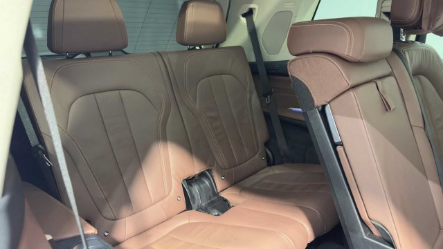 Used 2020 BMW X7 xDrive40i w/ Premium Package AWD/4WD image 17