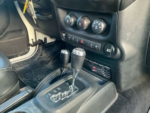 Used 2017 Jeep Wrangler Unlimited Rubicon image 17