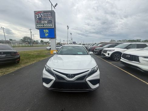 Used 2023 Toyota Camry SE image 9