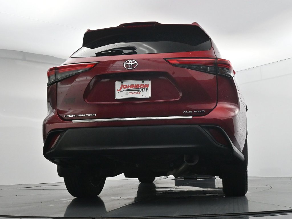 Used 2023 Toyota Highlander XLE AWD/4WD image 35