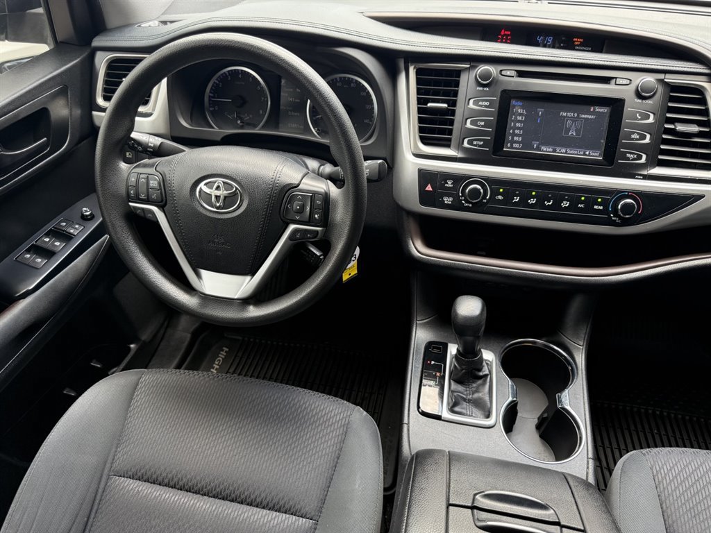 Used 2019 Toyota Highlander LE FWD image 23