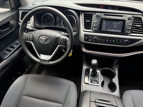Used 2019 Toyota Highlander LE FWD image 23