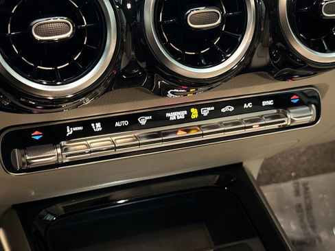 Used 2026 Mercedes-Benz GLB 250 image 16