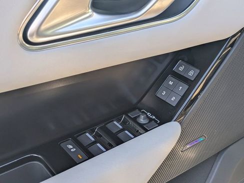 Used 2026 Land Rover Range Rover Velar Dynamic SE image 18