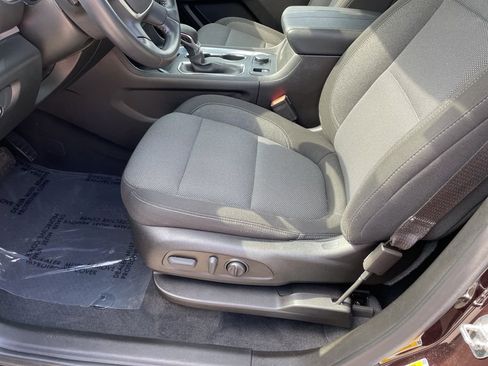 Used 2022 Chevrolet Traverse LT image 8