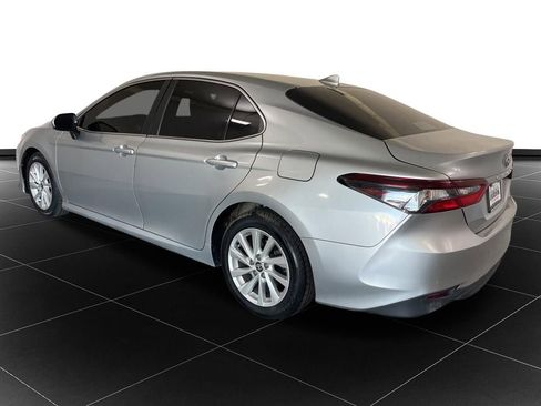 Used 2021 Toyota Camry LE image 3