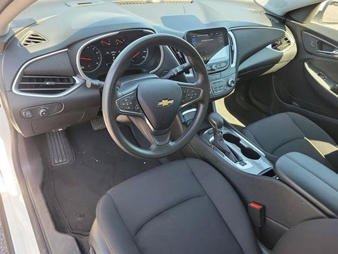 Used 2024 Chevrolet Malibu LT FWD image 2