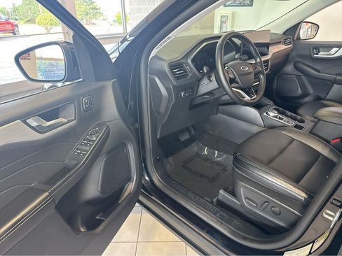 Used 2025 Ford Escape Platinum AWD/4WD image 16