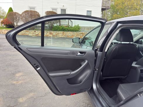 Used 2014 Volkswagen Jetta SE FWD image 16
