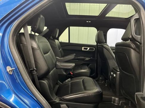 Used 2020 Ford Explorer XLT w/ Equipment Group 202A AWD/4WD image 15