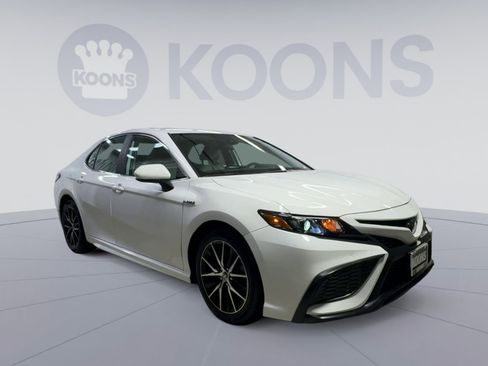 Used 2021 Toyota Camry SE FWD image 2