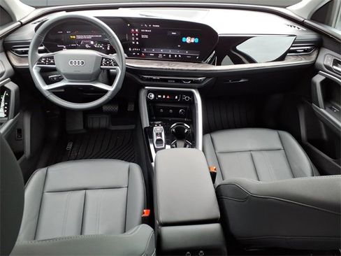 Used 2025 Audi Q5 Premium w/ Convenience Package image 10