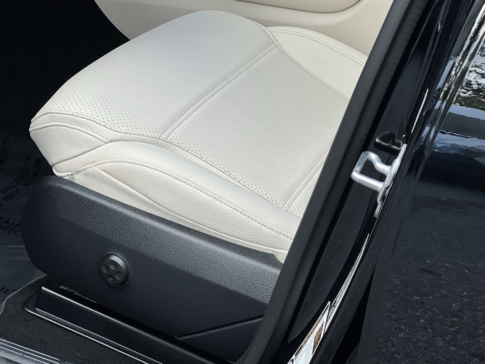 Used 2024 Mercedes-Benz GLC 300 4MATIC image 19
