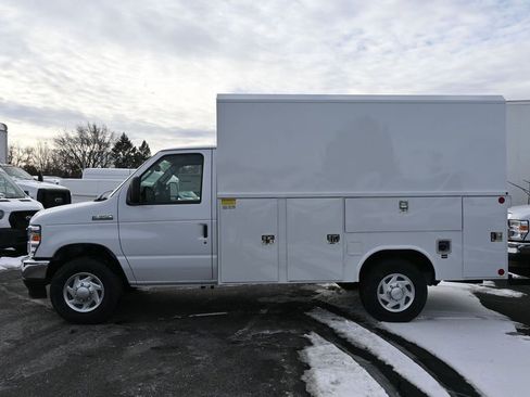 New 2025 Ford E-350 and Econoline 350 Super Duty w/ Power Equipment Group RWD image 9