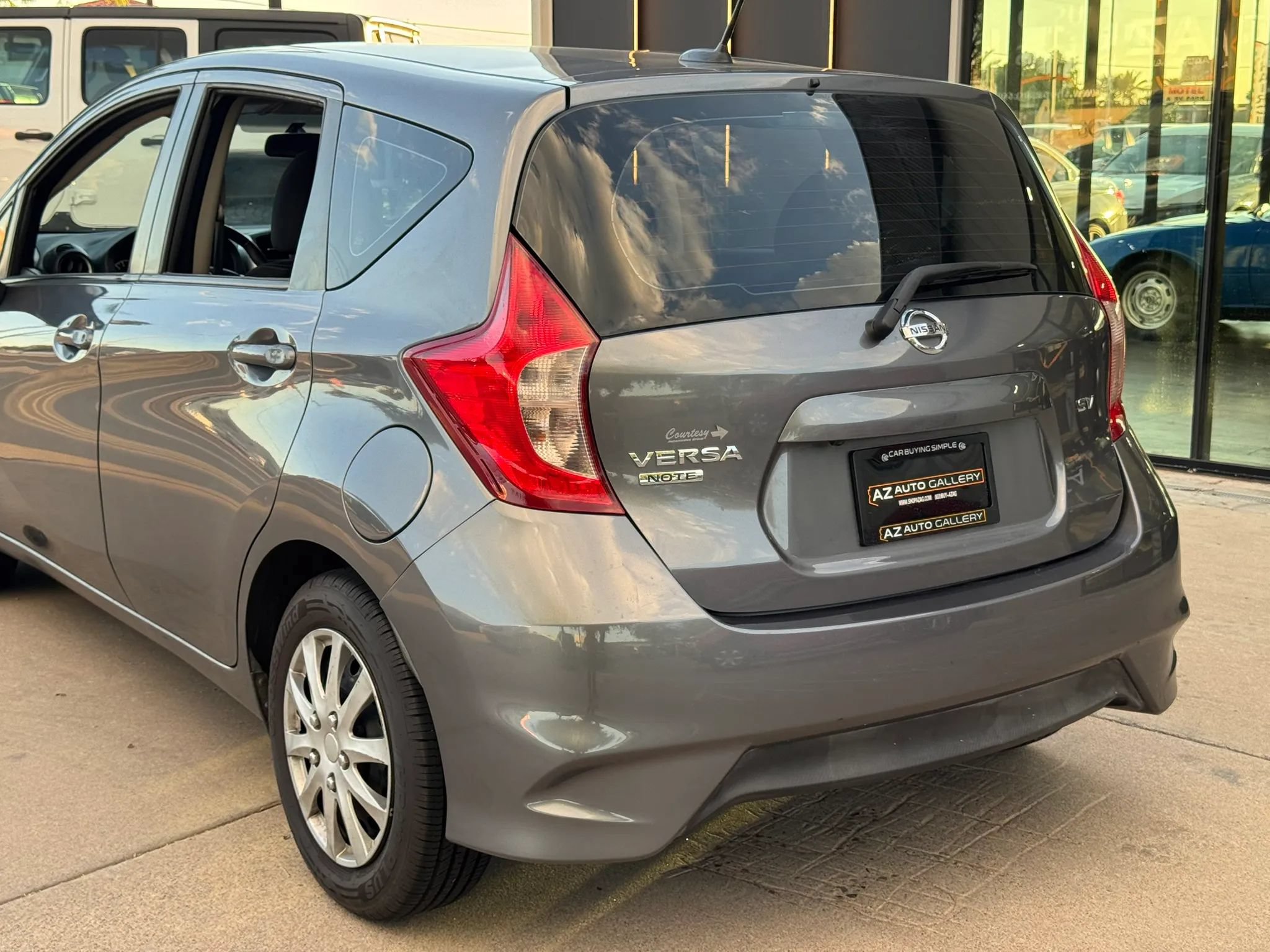 Used 2018 Nissan Versa Note SV FWD image 28