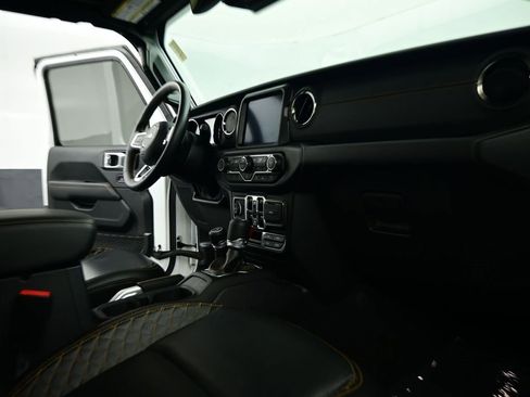 Used 2021 Jeep Wrangler Unlimited Sahara image 32