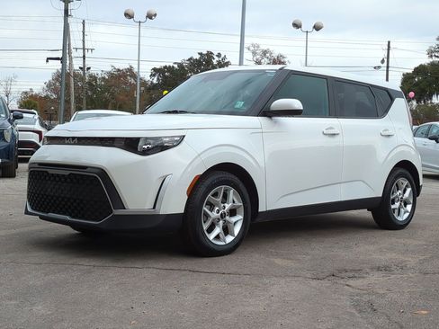 Certified 2024 Kia Soul LX w/ Option Group 015 image 2