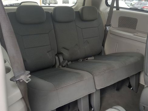 Used 2010 Chrysler Town & Country Touring image 29