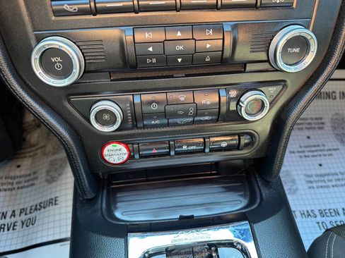Used 2015 Ford Mustang V6 2dr Fastback image 19