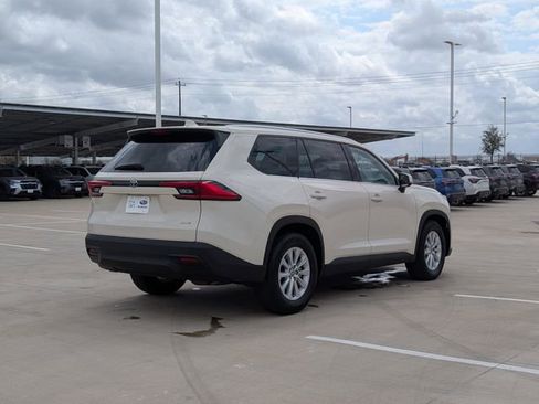 Used 2024 Toyota Grand Highlander XLE image 5