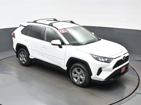 Used 2022 Toyota RAV4 LE AWD/4WD image 32