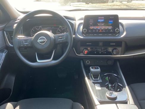 Used 2023 Nissan Rogue S image 8