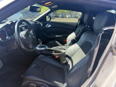 Used 2013 Nissan 370Z Touring w/ Sport Pkg RWD image 10