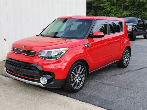 Used 2017 Kia Soul ! FWD image 1