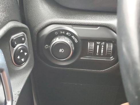 Used 2021 Jeep Wrangler Unlimited Sport image 24