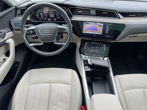 Used 2022 Audi e-tron Premium w/ Interior Protection Package image 27