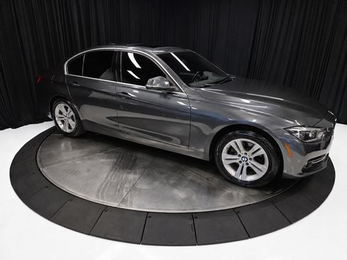 Used 2018 BMW 330i Sedan w/ Convenience Package RWD image 14