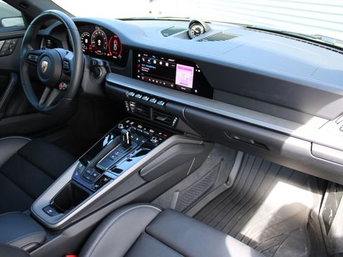 Used 2025 Porsche 911 Carrera image 27