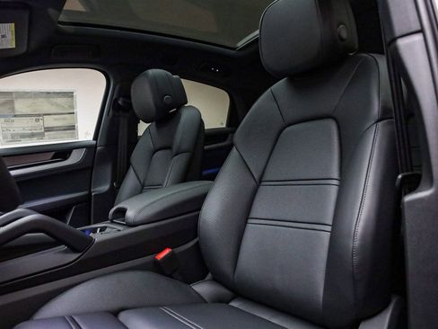 Used 2026 Porsche Cayenne Coupe image 5