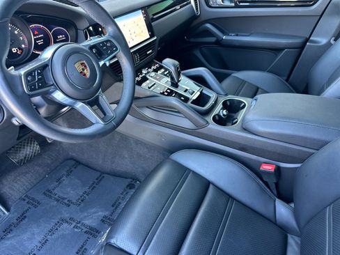 Certified 2023 Porsche Cayenne AWD/4WD image 4