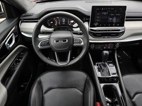 Used 2025 Jeep Compass Limited AWD/4WD image 11