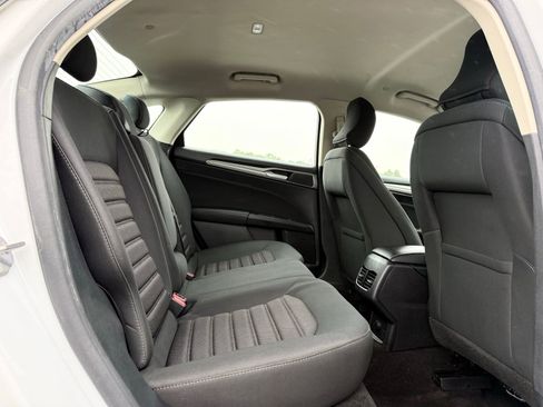 Used 2019 Ford Fusion SE FWD image 15