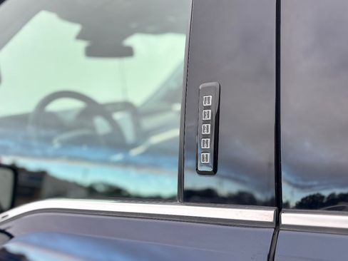 Certified 2022 Ford F150 Lariat w/ Equipment Group 502A High image 19